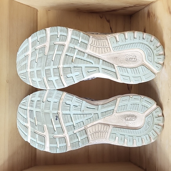 Brooks Women's Adrenaline GTS 21 Shoes - Picture 8 of 9